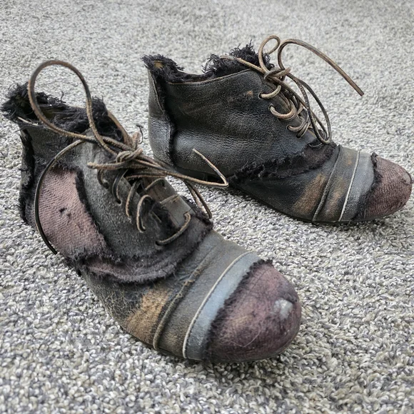 RARE • Magnolia Pearl "Willard" Distressed Black Ankle Boots • Sz 38 | 8 - Picture 2 of 7